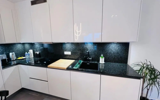 Lovely 1 bedroom flat w balcony&parking