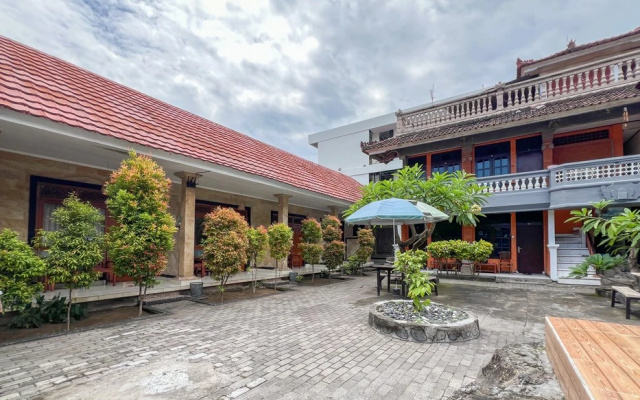 RedDoorz @ Mahendra Beach Inn Kuta – Outside – Kuta