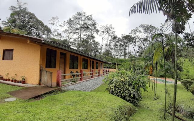 Mindo Loma Bird Lodge