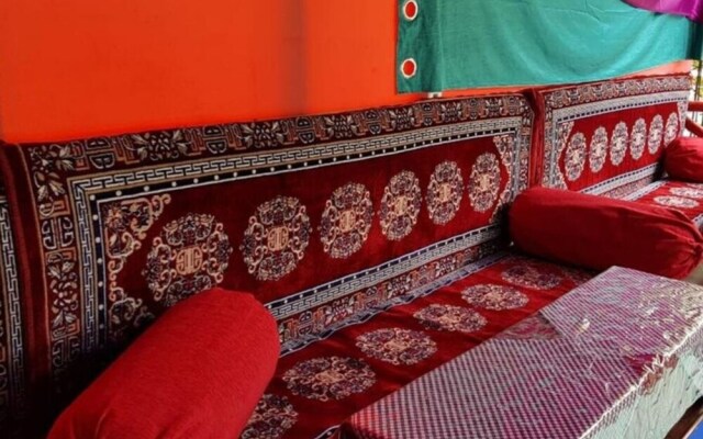 Goroomgo Aby's Hut Manali