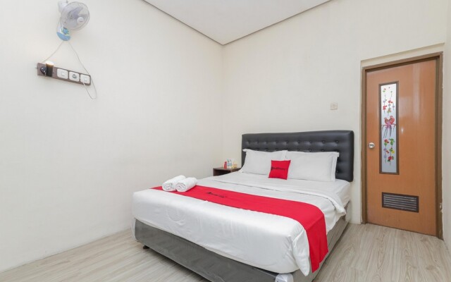 RedDoorz @ WR. Supratman Batu