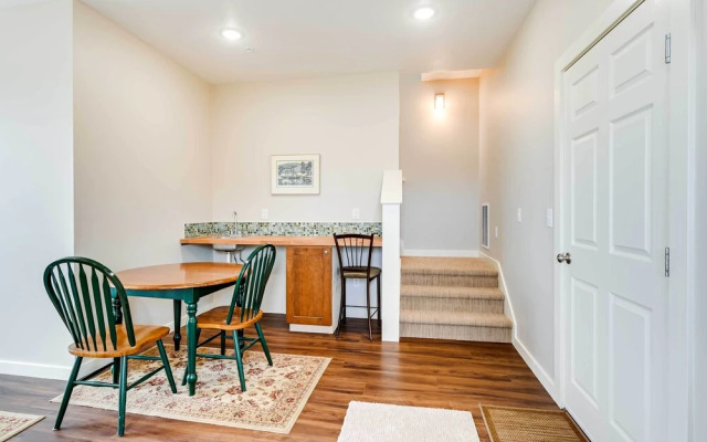 Waterfront Kenai Townhome < 1 Mi to Beach!