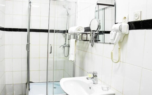 Iwawe Hotel