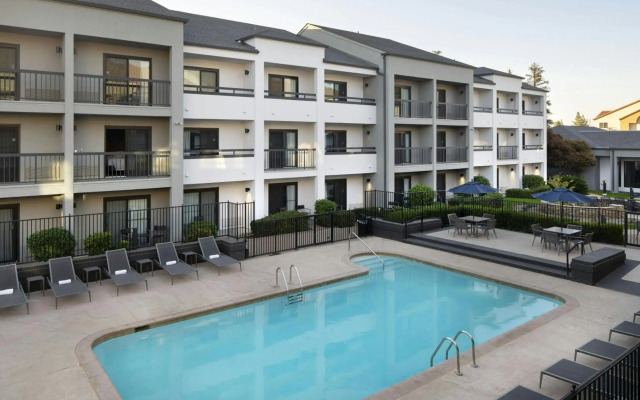 Courtyard by Marriott Bakersfield