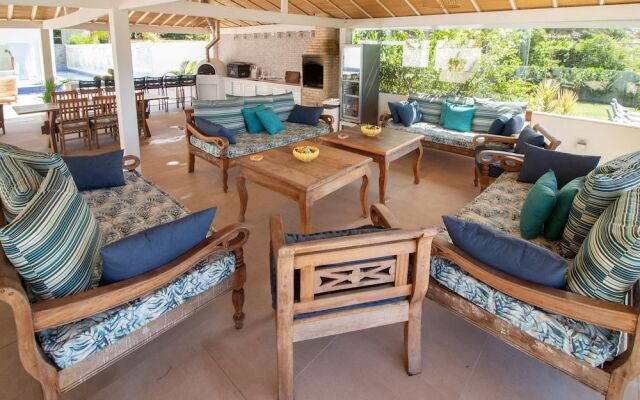 Mansão Pé na Areia Ferradura com 4Suítes