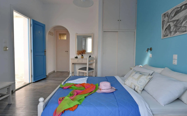 Tarsa Studios & Apartments