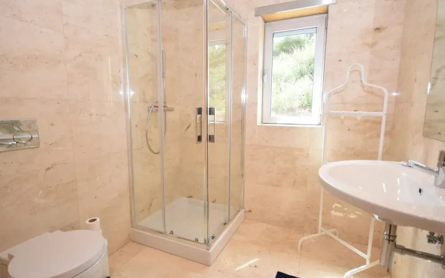 Holiday Home Near Sao Martinho Beach