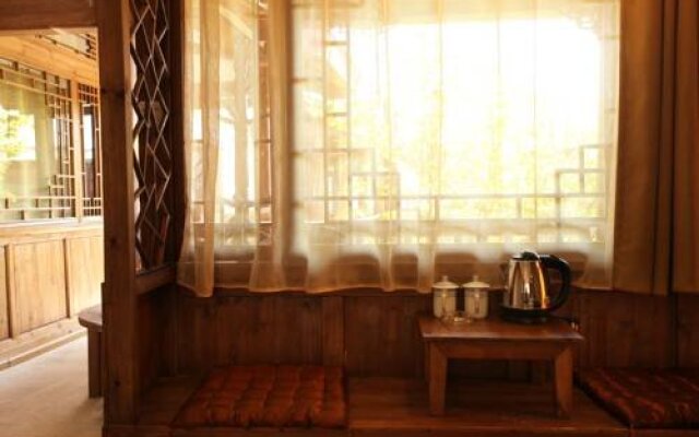 Huaqian Yuexia Inn Lijiang