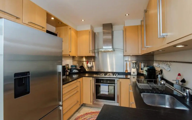 Characterful Townhouse w Patio in Arty Hampstead