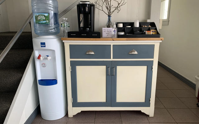 Vineyard Harbor Motel - Private Beach