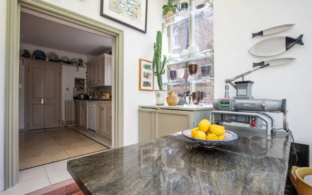 Lilyville Road III by Onefinestay