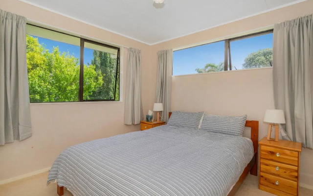 Treasure on Chestnut - Tairua Holiday Home