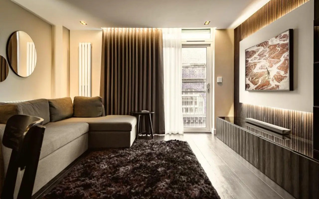 The Acacia, Luxury with Private Balcony + Parking