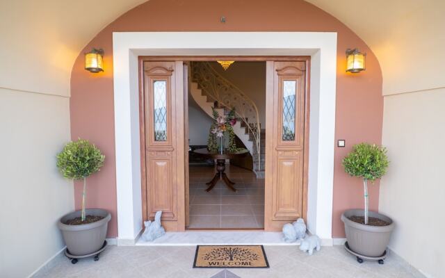 Paul's American Mansion- Volos suburb