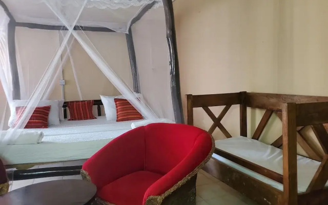4 bedroom villa with a kitchen