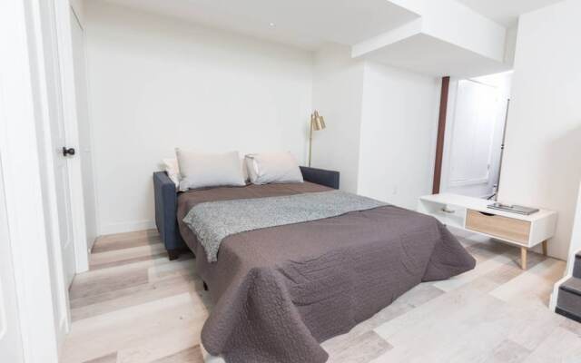 1 Bedroom Trendy Condo in Trinity Bellwoods