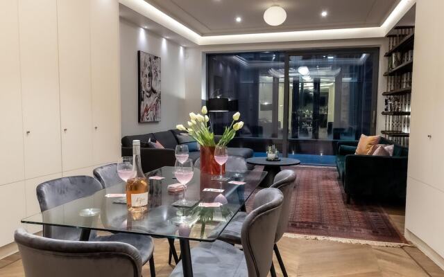 Five Bedroom Near Camden Arts Centre by Bevilla