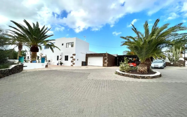 Suite/BB only adults, FreeWifi, shared pool, ocean view in Yaiza