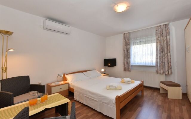 Traditional Apartment in Zadar With Garden