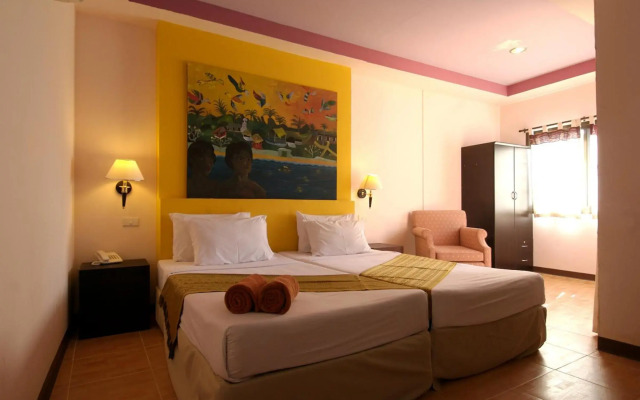 Koh Ngai Cliff Beach Resort