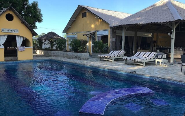 Wonderful Poolside Bungalow Perfect for 2 People