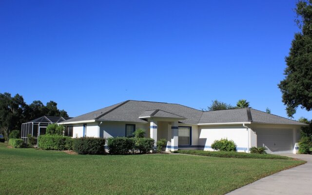 Gorgeous Vacation Ciska 3 Bedroom Home by RedAwning