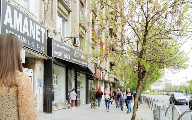 Sunny 2BR Flat - Top Location - Amazing Balcony