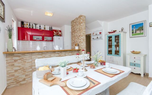 House Anela