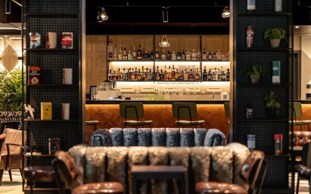 FreshSuites & Bar