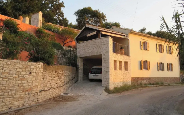Sarakinatika House