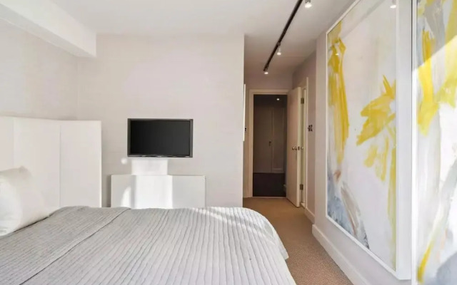 Luxurious 3-bed 2-bath Apartment in Belgravia