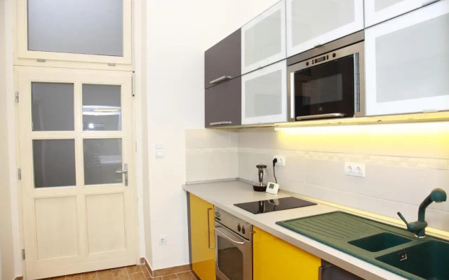 Flat On Andrássy Avenue