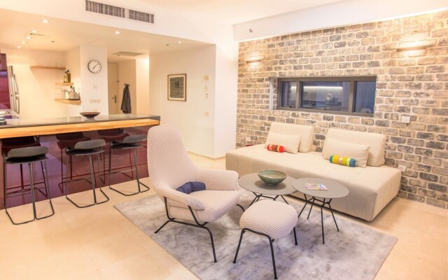 Bright and Clean Rothchild Quarter