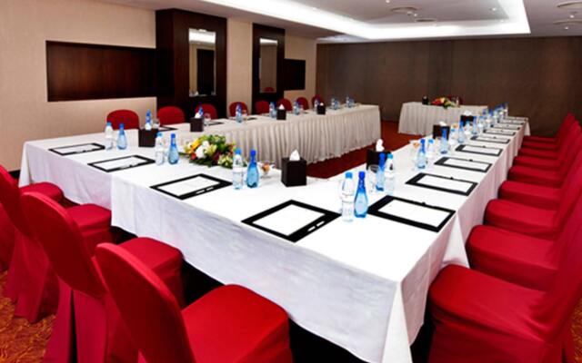 Mercure Dubai Barsha Heights Hotel Suites And Apartments