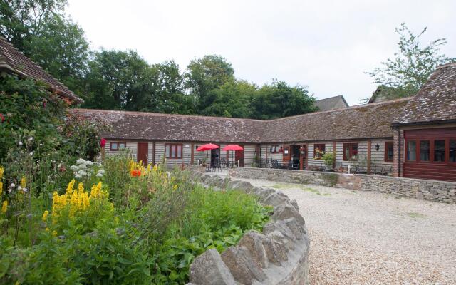 Kingston Country Courtyard