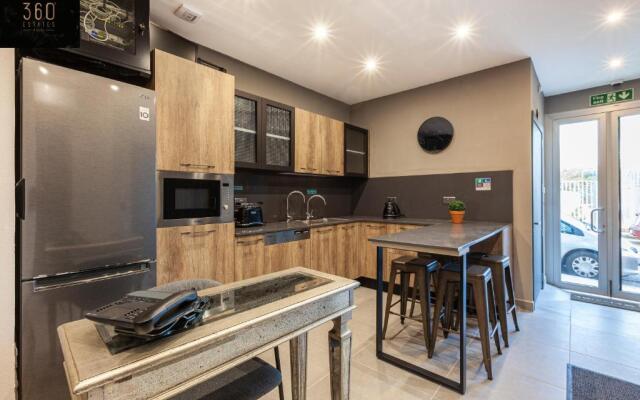 Lovely vacation, Private entrance Home with WIFI by 360 Estates
