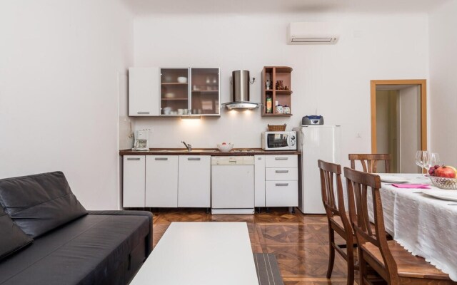 Beautiful Apartment in Volosko With 2 Bedrooms and Wifi