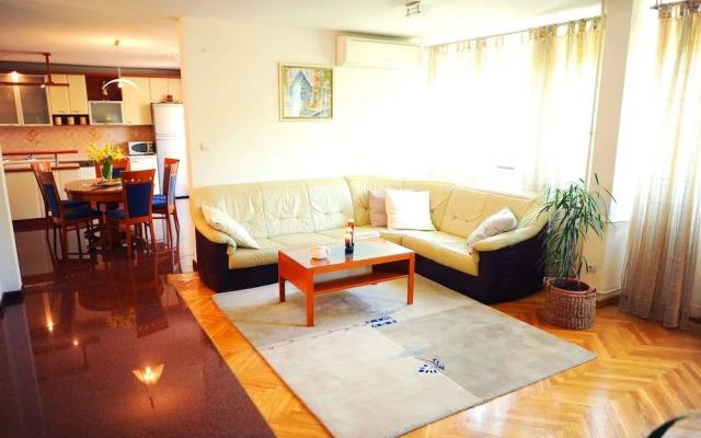 Family Apartment Teo