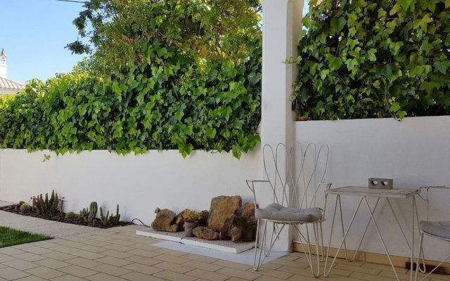 Magnific Studio with a cozy garden