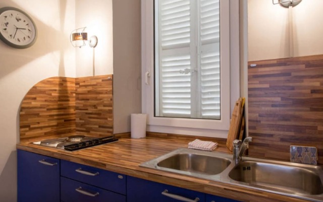 Large 1 Bedroom with Balcony City Centre