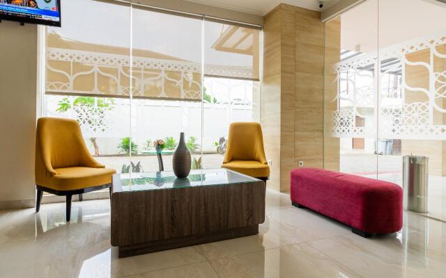 RedDoorz Plus near Lippo Mall Kemang 2