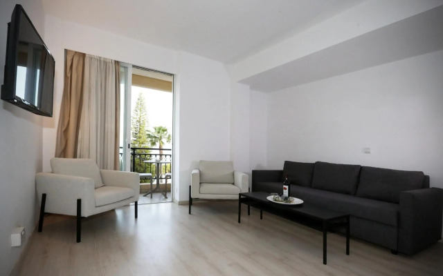 Pier Beach Hotel Apartments