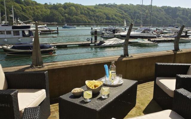 18 Dart Marina