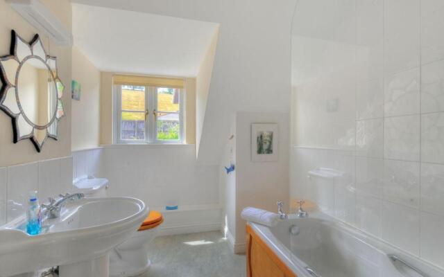 1 Woodroffe Meadow