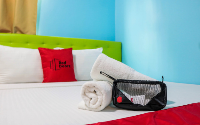 RedDoorz Plus near UV Mandaue Cebu