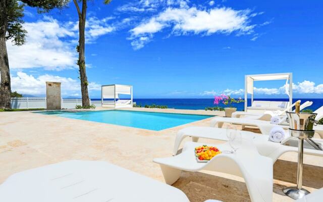 Ocean Front Villa Deluxe 3 Bedroom