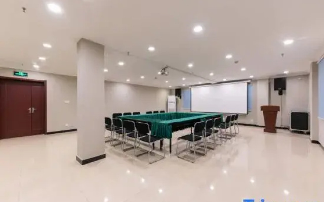 Yixiang Hotel (Wuhan Wansongyuan Wangjiadun East Metro Station)
