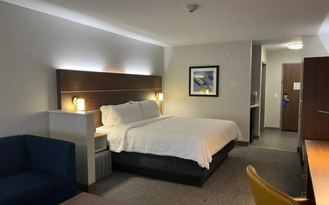 Holiday Inn Express & Suites Moore by IHG