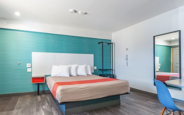 Solo Motel - Broadway