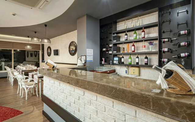 İz Flower Side Beach Hotel